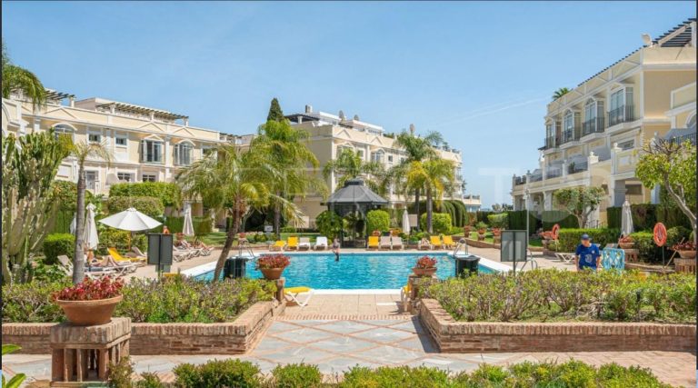 d97721070b6df0ca0f41913fa5e2dd2d - 1