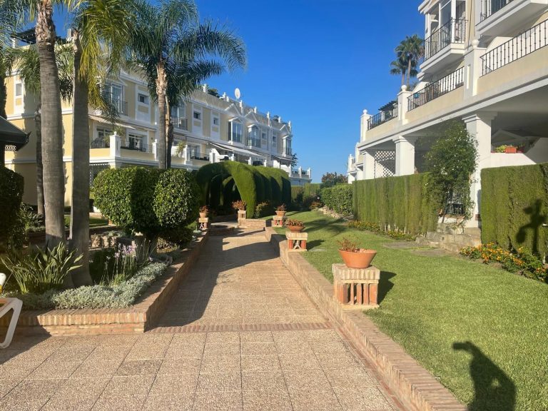 d97721070b6df0ca0f41913fa5e2dd2d - 3