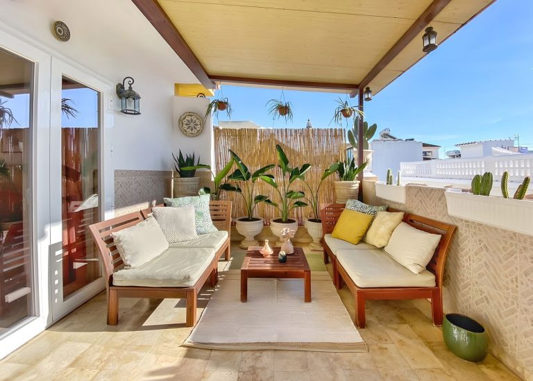 d9b134efd4e5c79d204300a8bc15b7b8 - 1