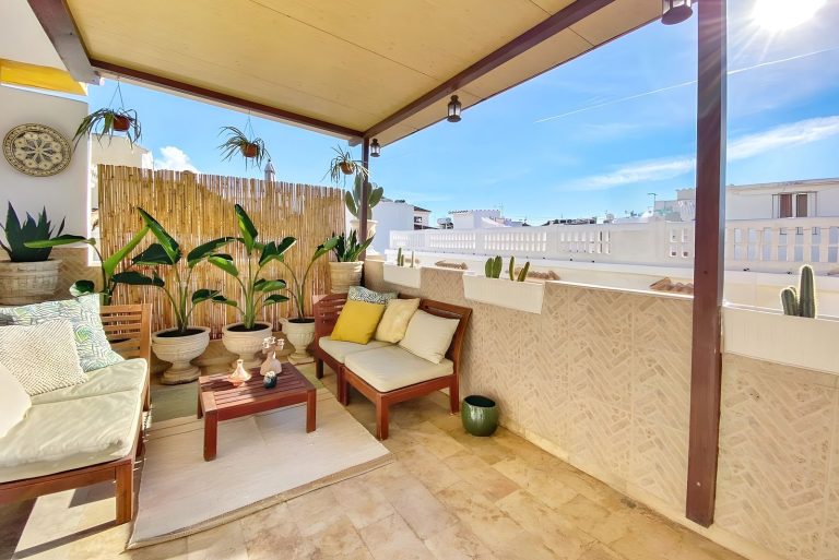 d9b134efd4e5c79d204300a8bc15b7b8 - 12