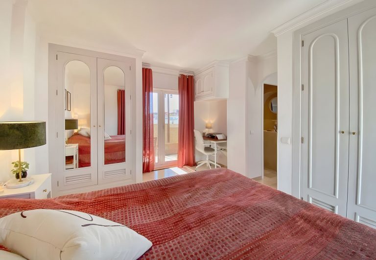 d9b134efd4e5c79d204300a8bc15b7b8 - 4