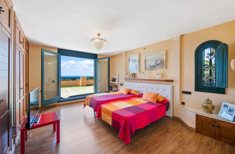 dbec1c5f3ebd11f950f32ca75c160053 - 14