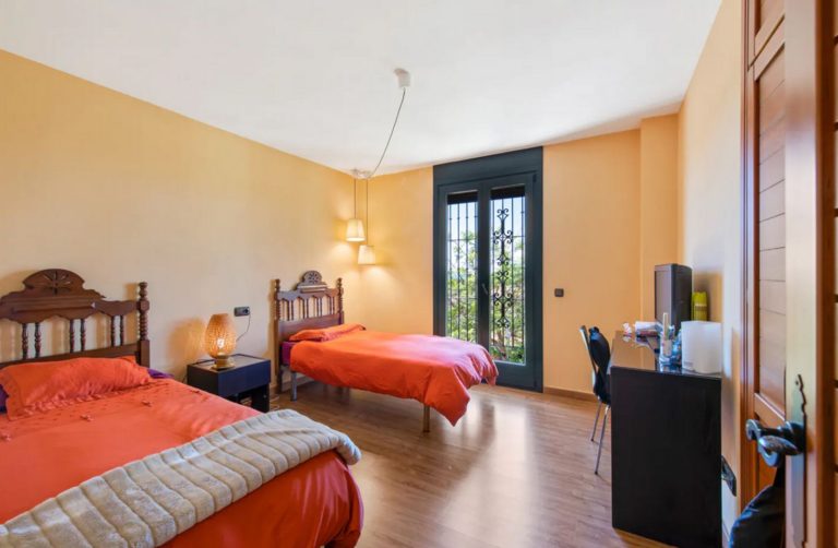 dbec1c5f3ebd11f950f32ca75c160053 - 16