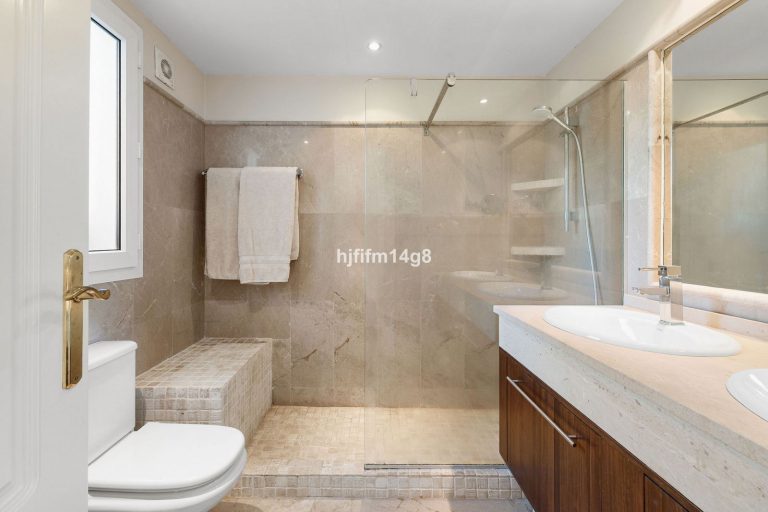 dc70b234046a3e5da4a9db4113695cfd - 12