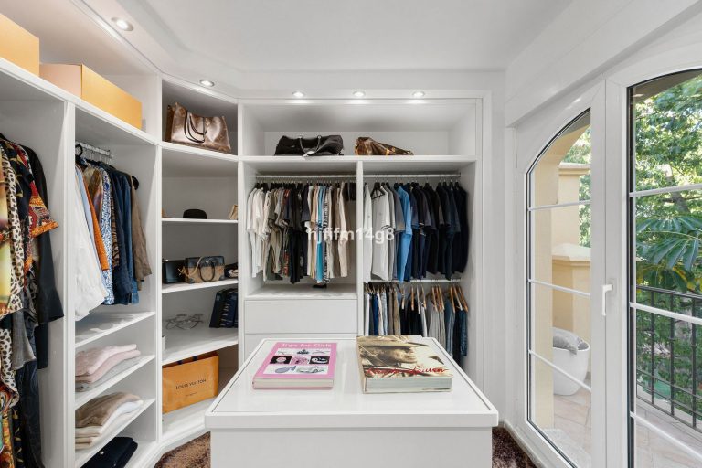 dc70b234046a3e5da4a9db4113695cfd - 15