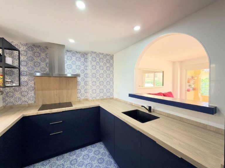 dc817c6bfd10fbc14181b4b1ebebe592 - 12