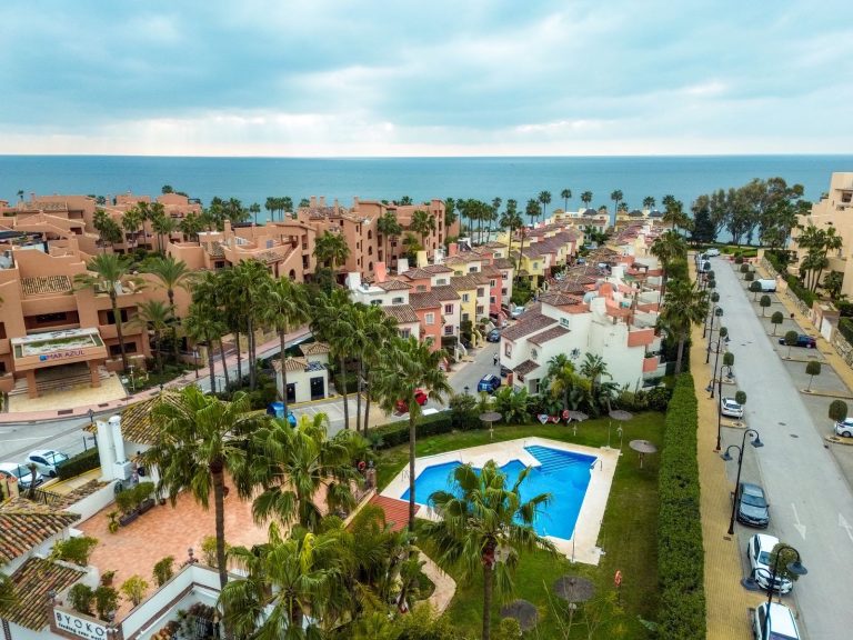 dcffb342f9cd3773e5008a26d3d6f543 - 12