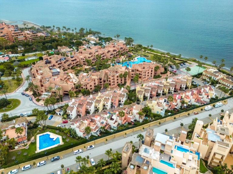 dcffb342f9cd3773e5008a26d3d6f543 - 16