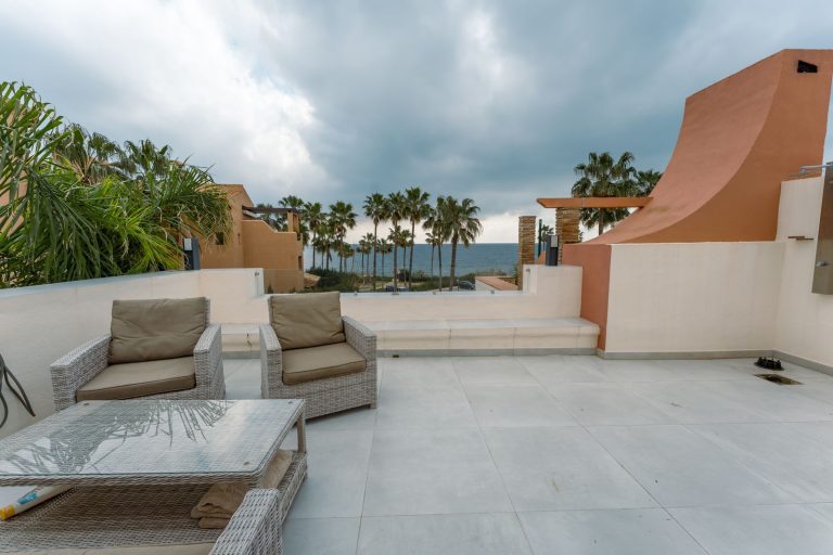 dcffb342f9cd3773e5008a26d3d6f543 - 2