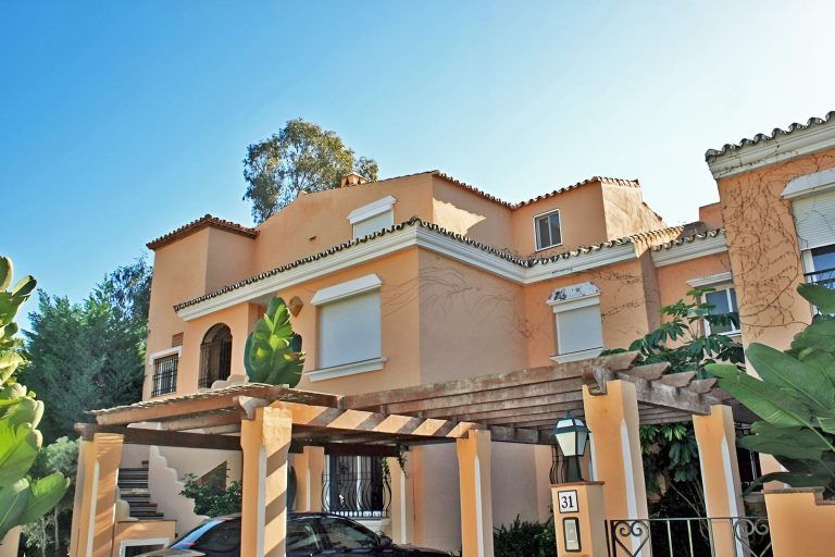 de80c5e9c8eb89f24473f4f6c9349fe7 - 1