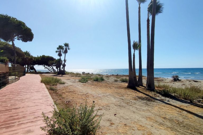 de80c5e9c8eb89f24473f4f6c9349fe7 - 16