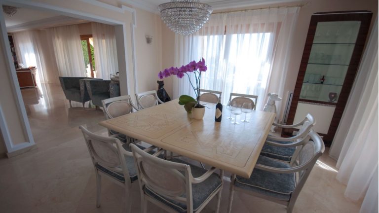 e0f18c620956603ffd4204f39a2cbfff - 12