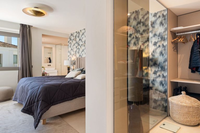 e2db8b38ae9a5e920f0911aca742bb2c - 13