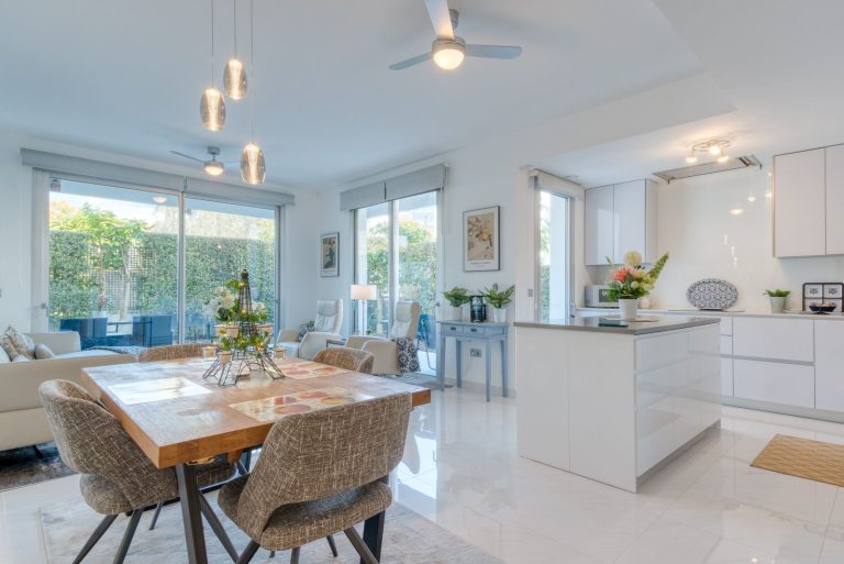 e2fc78090170e5676d196d067546be73 - 2