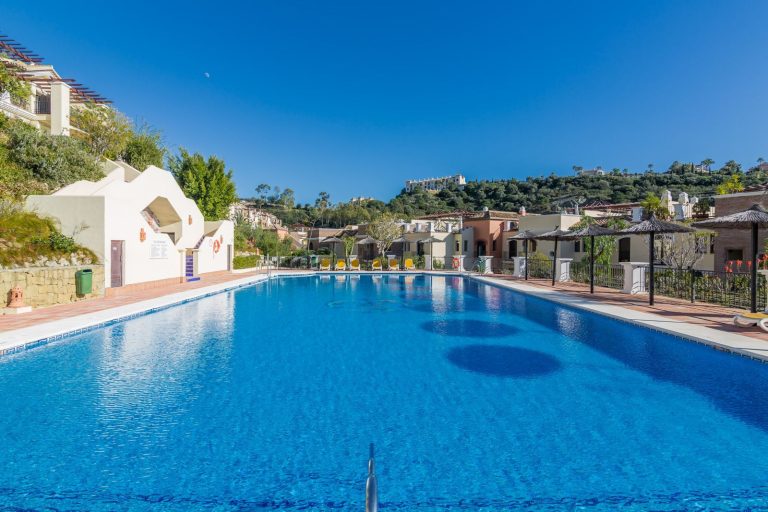 e4b80f4dc6925509695a9874b84f00da - 2