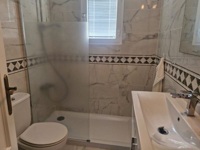 e4effa5a643783a5a9b1684df543bf58 - 12