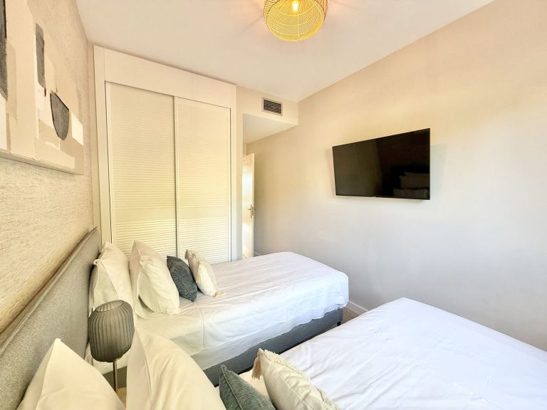 e5132f0d67e8735c2f7a78083c0518f9 - 15