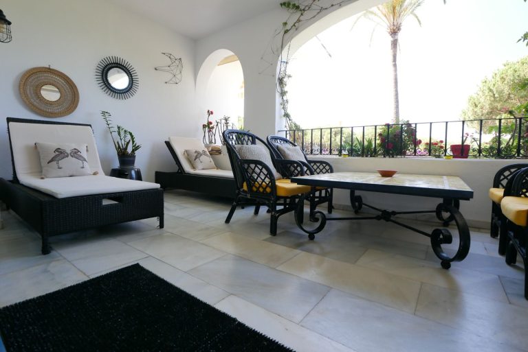 e545e8bc1c9a2d78e9a9c77df0ed9b40 - 4