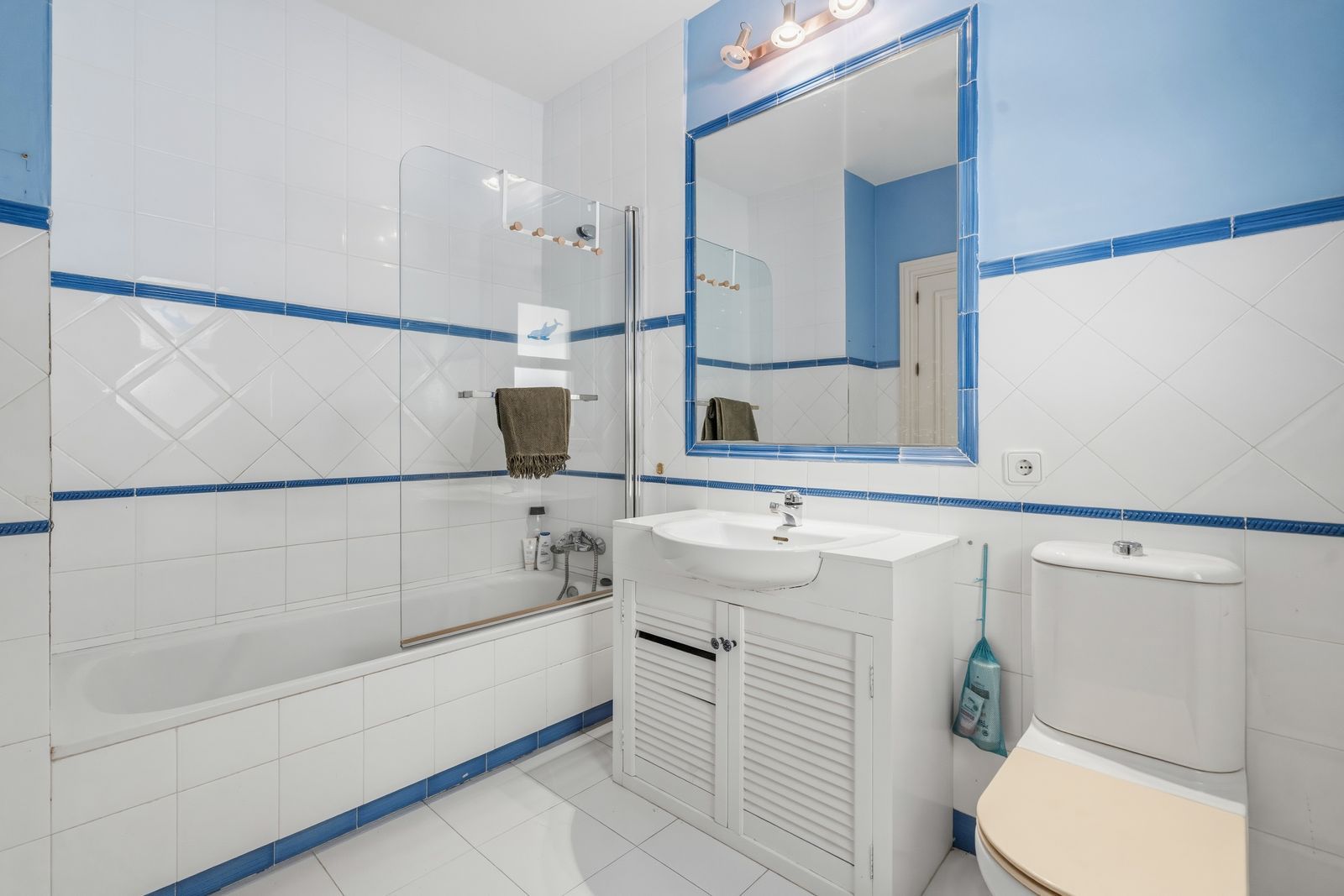 e5efd9392c0e5a76ba7a9c4185673841 - 12