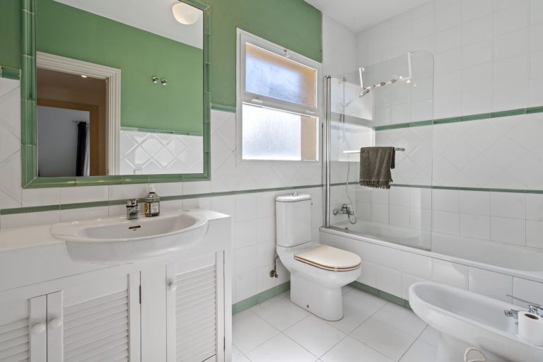 e5efd9392c0e5a76ba7a9c4185673841 - 16