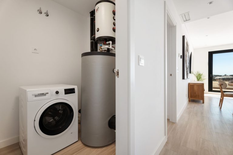 e7f9dbc95a8f14375401ce3439d3b04b - 13