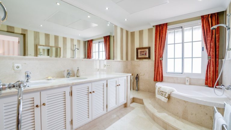 e95e38675594a477d5cc0adcc0cd4640 - 11