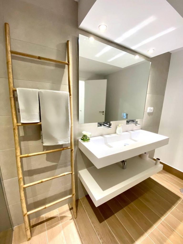 e9a4babf9b15233ef6c24209b465ab01 - 16