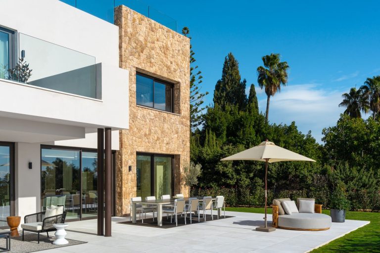 e9d4bab9ac0c25f32d55cbfe21f62e97 - 12