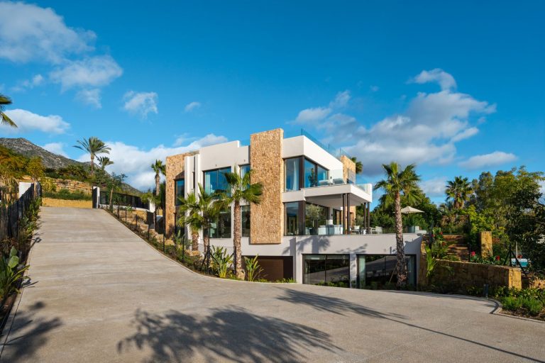 e9d4bab9ac0c25f32d55cbfe21f62e97 - 14