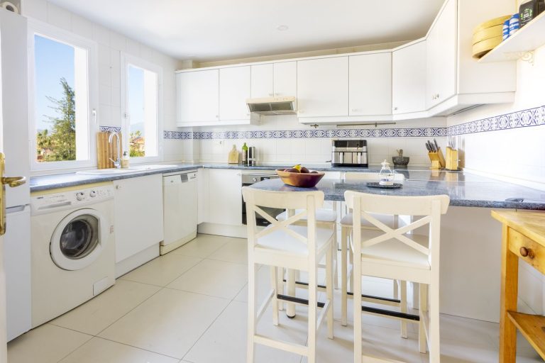 eafd343f3409f39d01b006a7b2145615 - 9