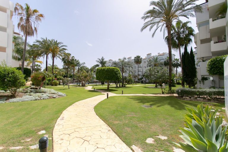 eb08de7772a00263b2fa06d8a78735c9 - 16