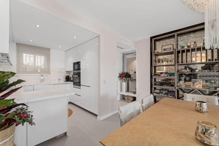 eb4d9c8e044cb3e716f46e75495688e5 - 12