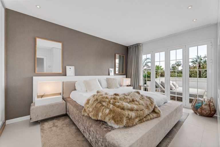 eb4d9c8e044cb3e716f46e75495688e5 - 16