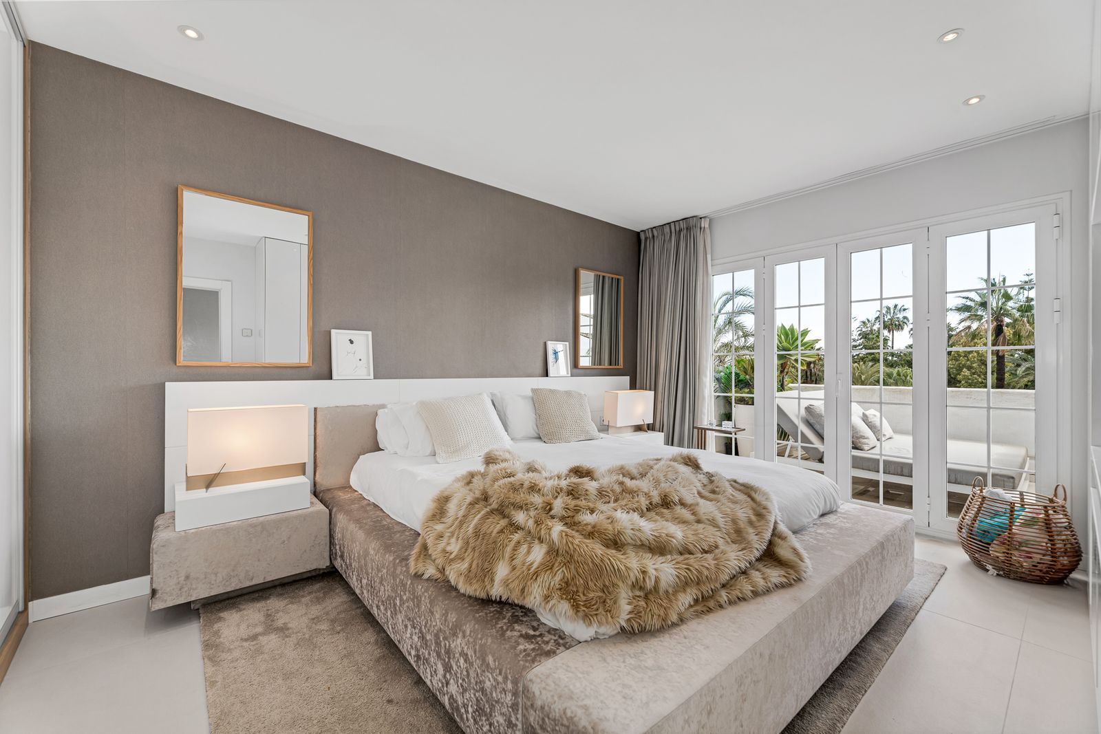 eb4d9c8e044cb3e716f46e75495688e5 - 16