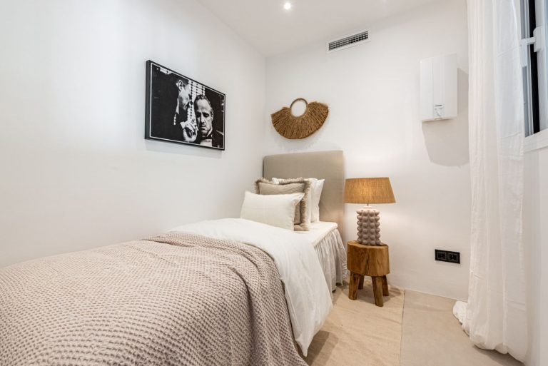 ec3aef0d3a85bc8cca1ac4f373e9c832 - 4