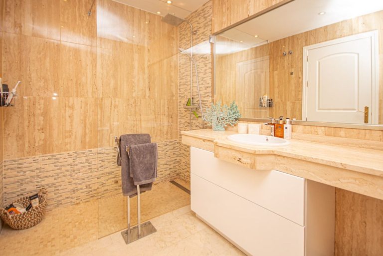 eda07d970a102c302bb3a9de89dd277a - 10