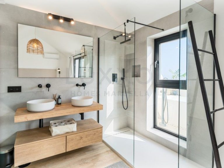 ee60d2936105e8430bb1df61926d1803 - 12