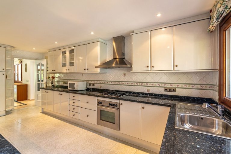 ee89a92a0763c60fd719f3a5bf83a293 - 10