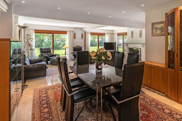 ee89a92a0763c60fd719f3a5bf83a293 - 9