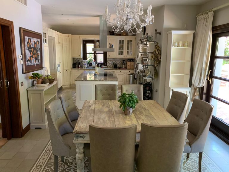 f25c395d2734bf6979b2a88a97d8f8be - 13