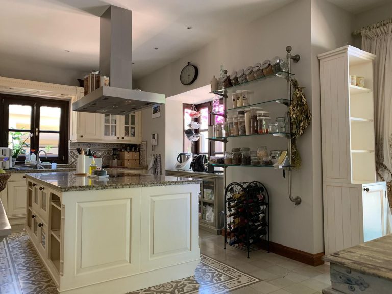 f25c395d2734bf6979b2a88a97d8f8be - 14