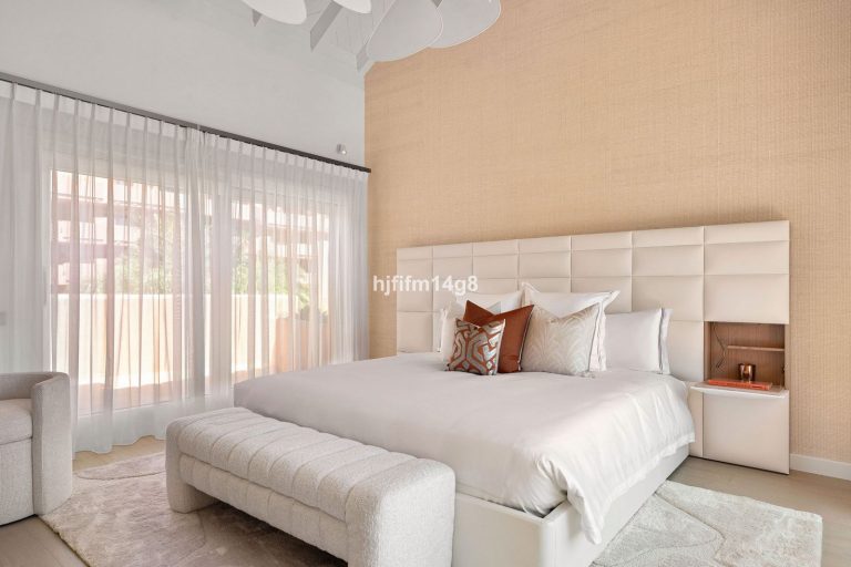 f6f75e91822d54b4758f984d7b44c4d1 - 12