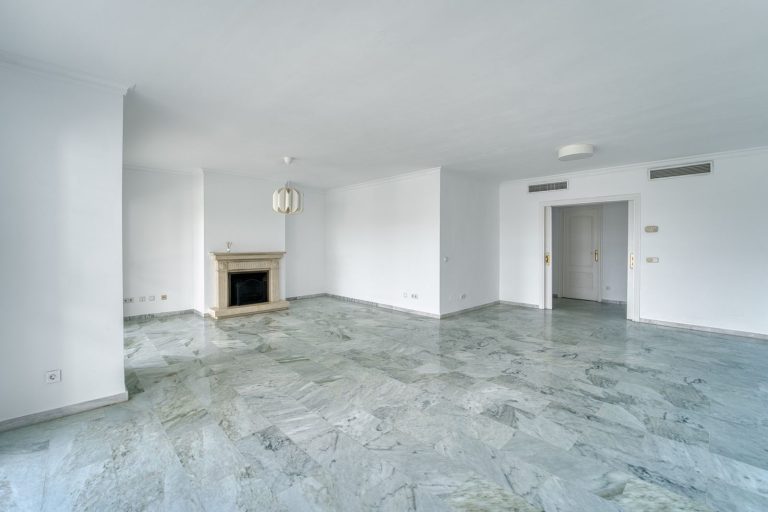 fb5d81c609a487b4d2d471d4b0bffdd9 - 1