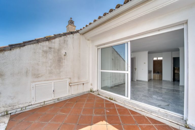 fb5d81c609a487b4d2d471d4b0bffdd9 - 11