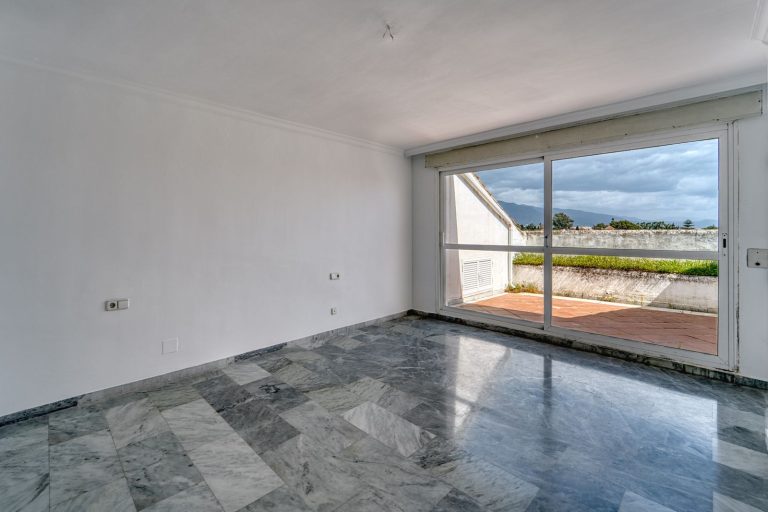 fb5d81c609a487b4d2d471d4b0bffdd9 - 14