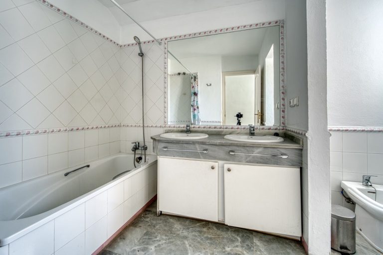 fb5d81c609a487b4d2d471d4b0bffdd9 - 16