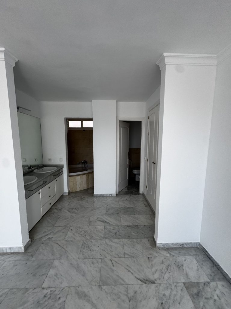 fb5d81c609a487b4d2d471d4b0bffdd9 - 4