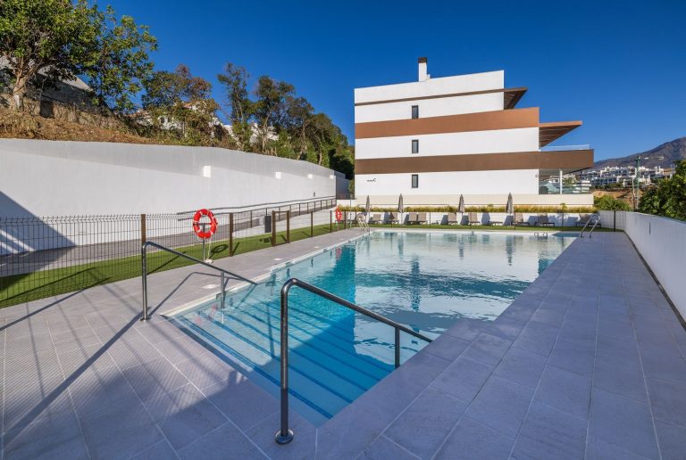 fd1b7e407a753ad3f5f7fc904c05d9a3 - 1