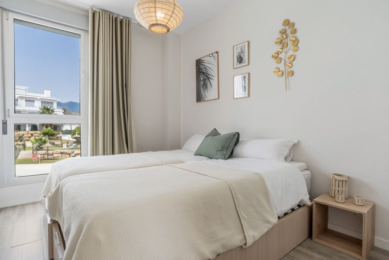 fd4fa7c7d237cddbe34684c8573cbf4a - 12