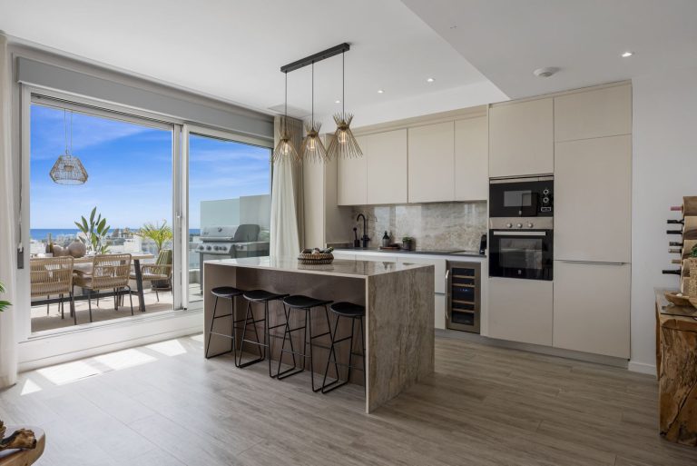 fd4fa7c7d237cddbe34684c8573cbf4a - 4